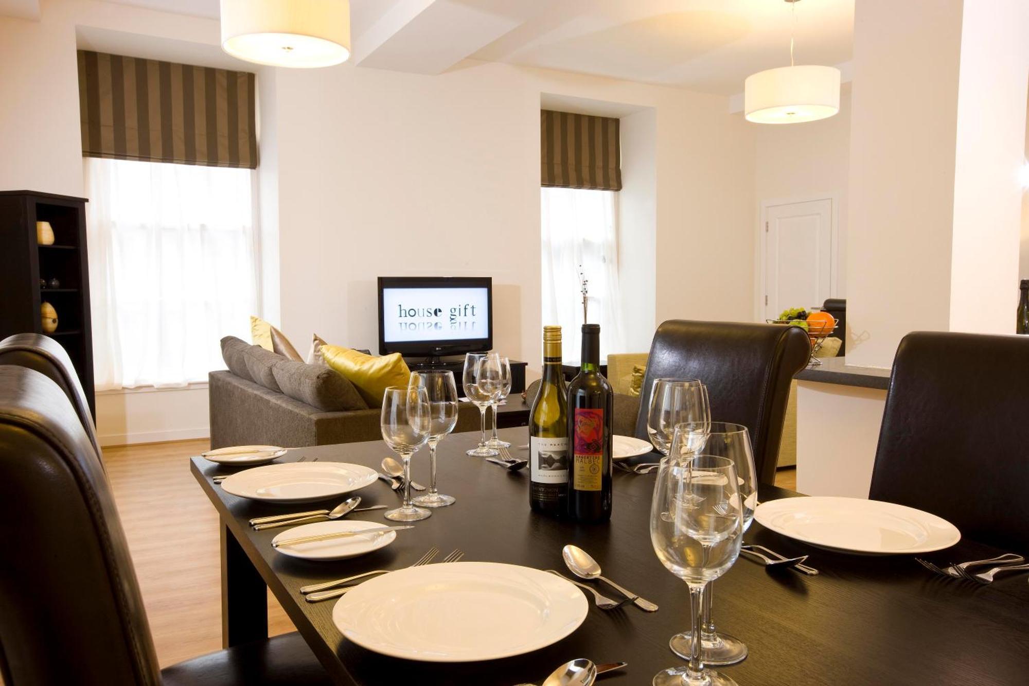 Inverness City Suites Extérieur photo