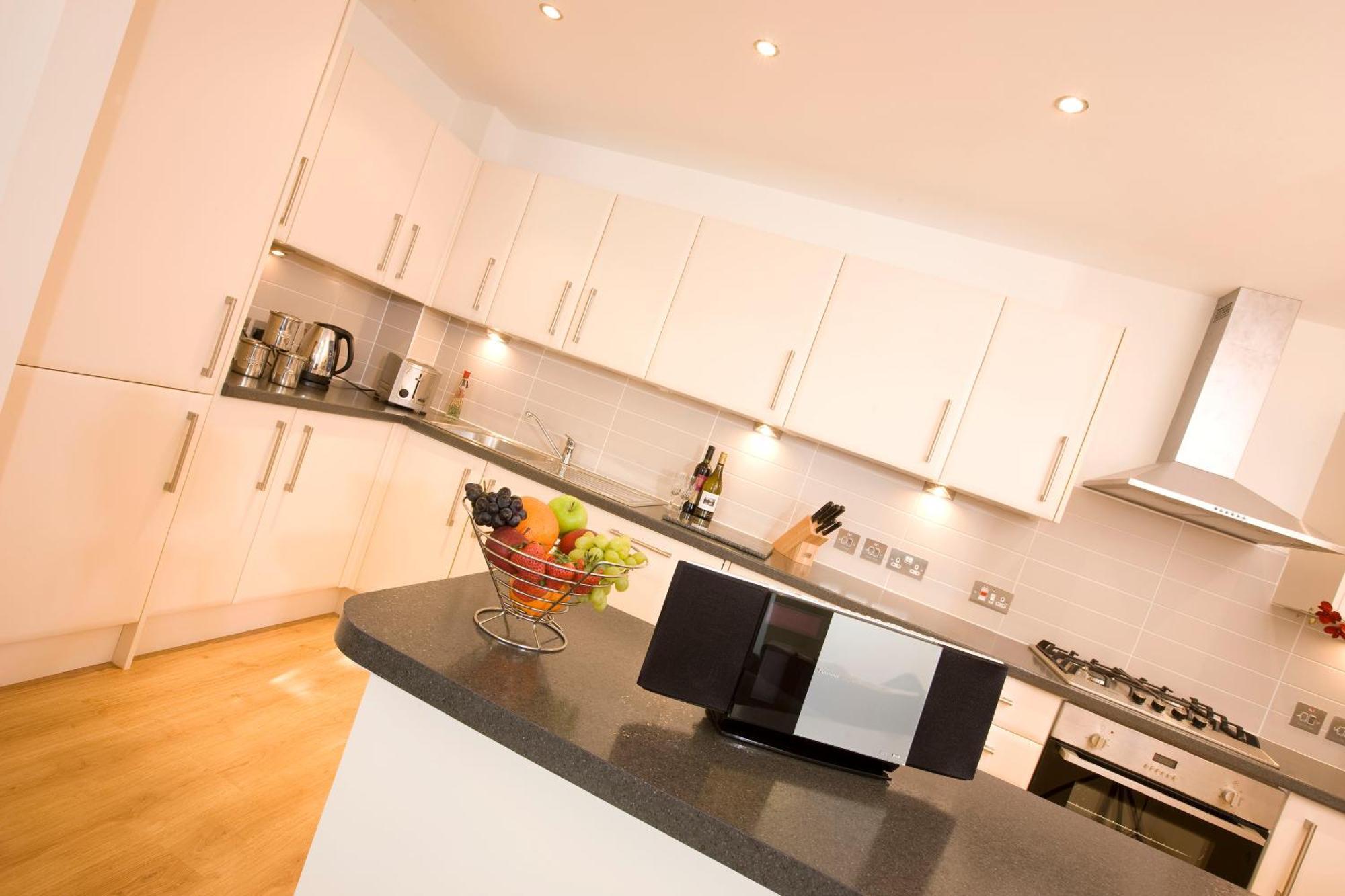Inverness City Suites Extérieur photo